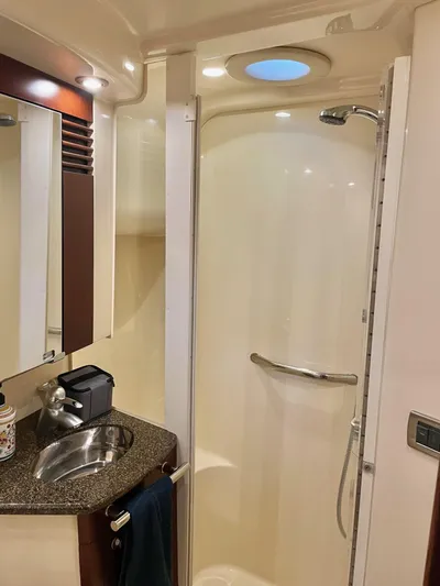 Covetime II Yacht Photos Pics Sea Ray 44 Sedan Bridge 2006 bathroom with shower and sink.