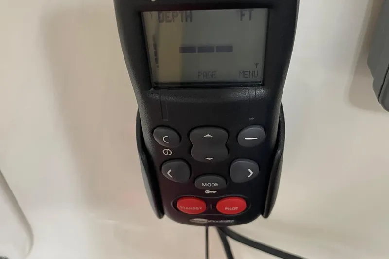 Covetime II Yacht Photos Pics Control device on 2006 Sea Ray 44 Sedan Bridge.