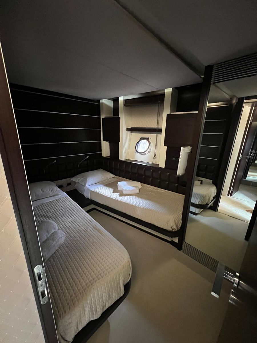 2006 Azimut 88 