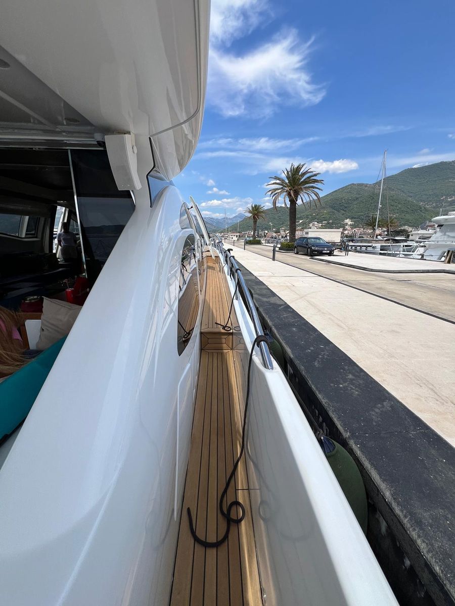 2006 Azimut 88 