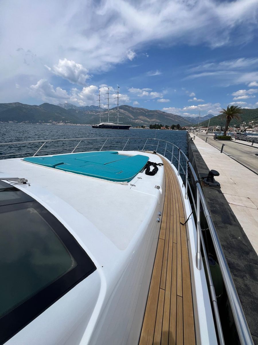 2006 Azimut 88 