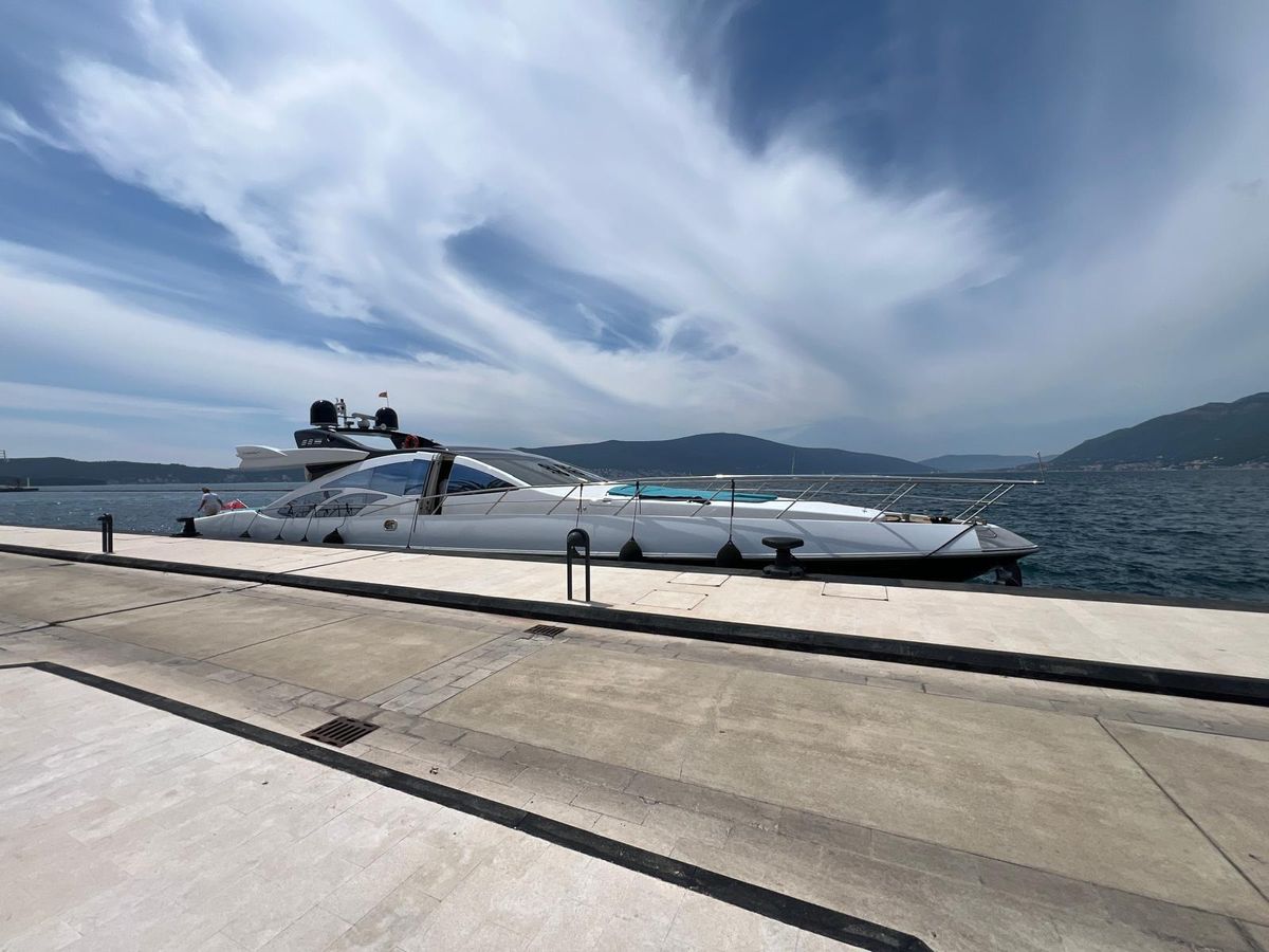 2006 Azimut 88 