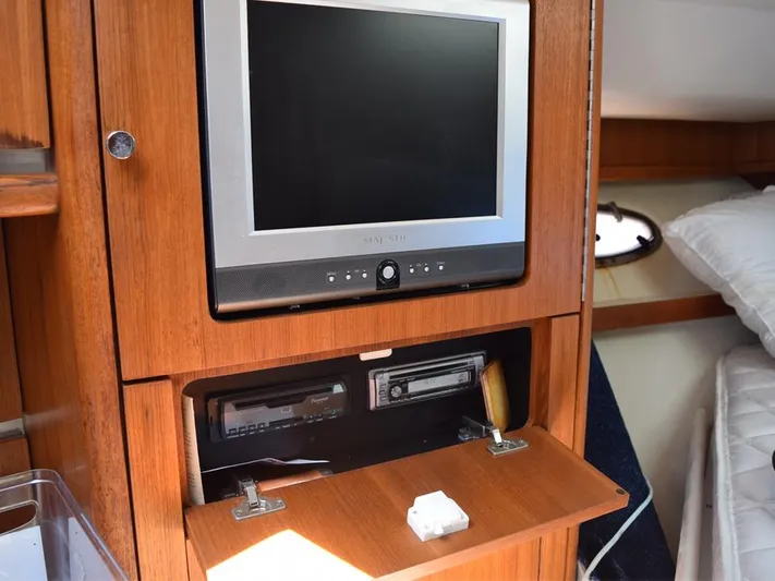  Yacht Photos Pics 2006 Tiara Yachts 3200 Open interior with TV and entertainment system.