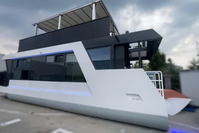 2025 Custom HouseBoat39