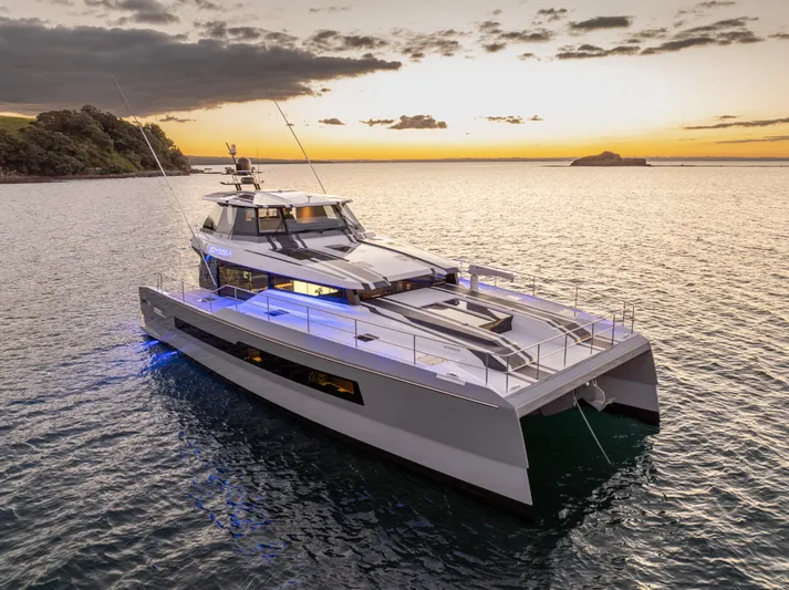 Offshore Carbon-fiber Power Catamaran Yacht Photos Pics 