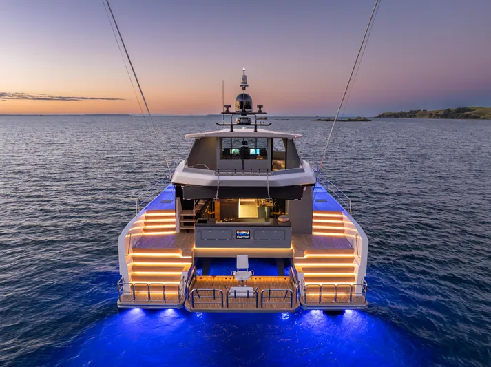 Offshore Carbon-fiber Power Catamaran Yacht Photos Pics 