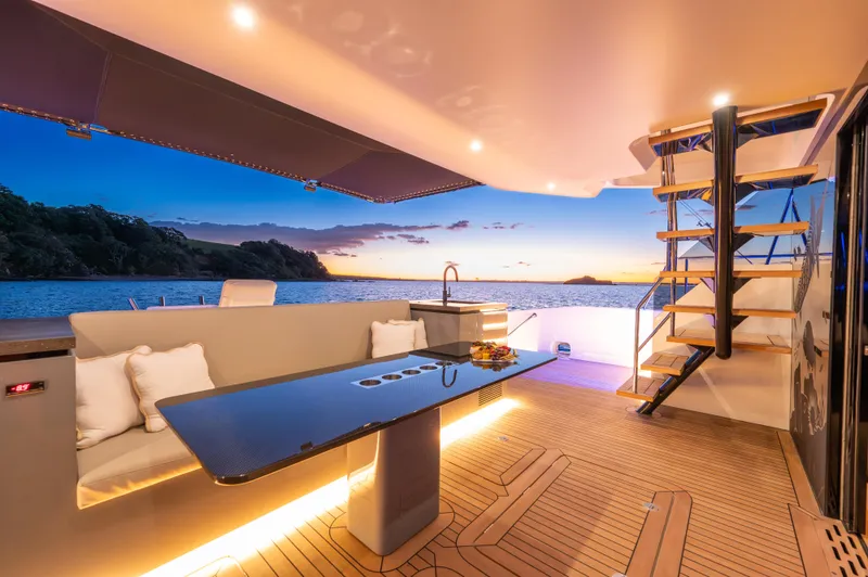 Offshore Carbon-fiber Power Catamaran Yacht Photos Pics 