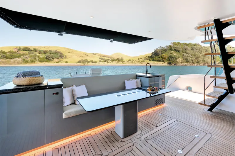 Offshore Carbon-fiber Power Catamaran Yacht Photos Pics 