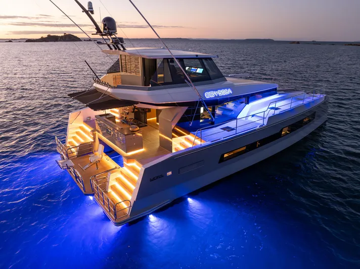 Offshore Carbon-fiber Power Catamaran Yacht Photos Pics 