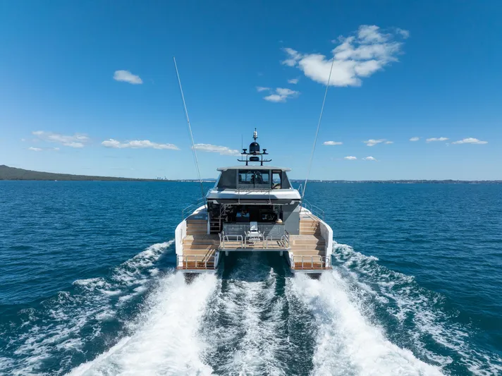 Offshore Carbon-fiber Power Catamaran Yacht Photos Pics 