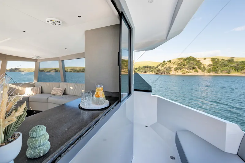 Offshore Carbon-fiber Power Catamaran Yacht Photos Pics 