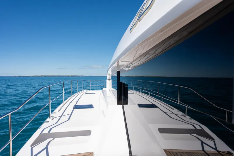 Offshore Carbon-fiber Power Catamaran Yacht Photos Pics 