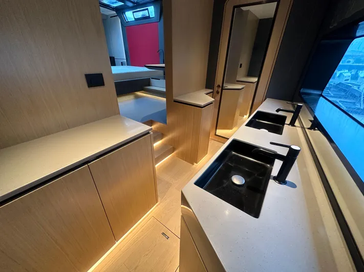 Offshore Carbon-fiber Power Catamaran Yacht Photos Pics 