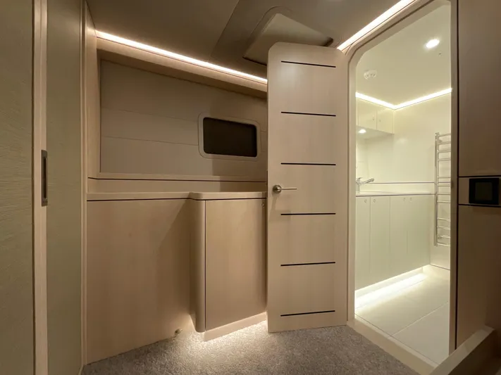 Offshore Carbon-fiber Power Catamaran Yacht Photos Pics 