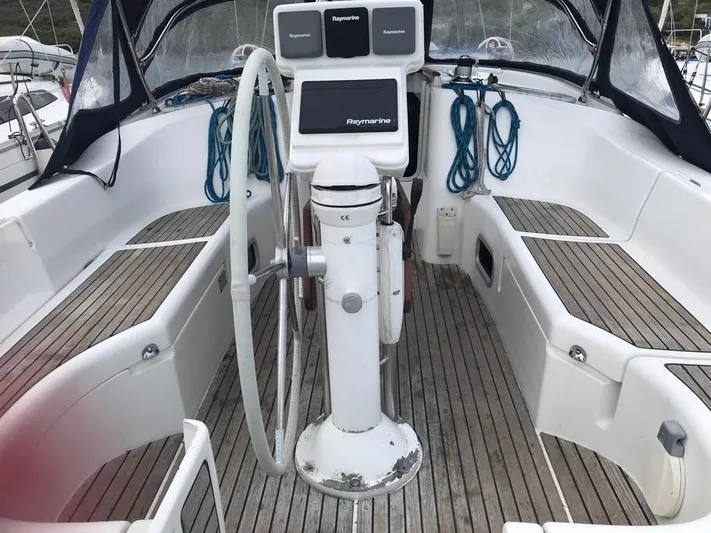  Yacht Photos Pics Beneteau Oceanis 423 clipper