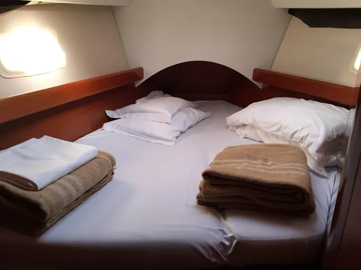  Yacht Photos Pics Beneteau Oceanis 423 Clipper