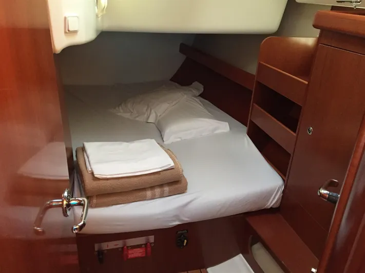  Yacht Photos Pics Beneteau Oceanis 423 Clipper