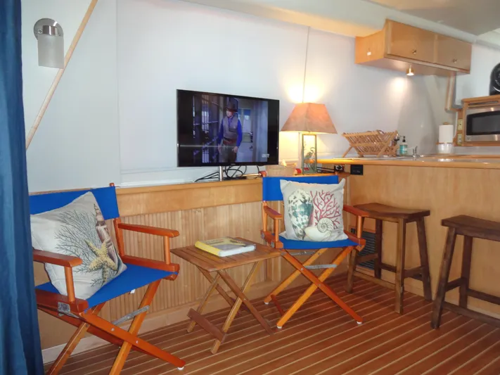 Gypsy Soul Yacht Photos Pics Cozy interior of 1998 Navigator 53 Classic yacht with chairs, TV, and kitchenette.