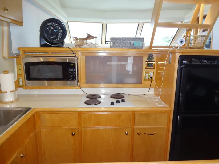 Gypsy Soul Yacht Photos Pics Kitchen area of 1998 Navigator 53 Classic yacht with stove, microwave, and cabinets.