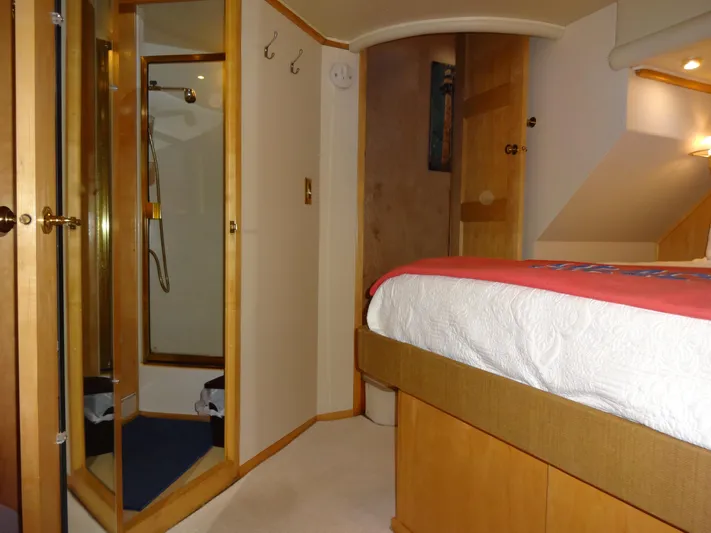 Gypsy Soul Yacht Photos Pics Interior of 1998 Navigator 53 Classic yacht with bed and shower area.