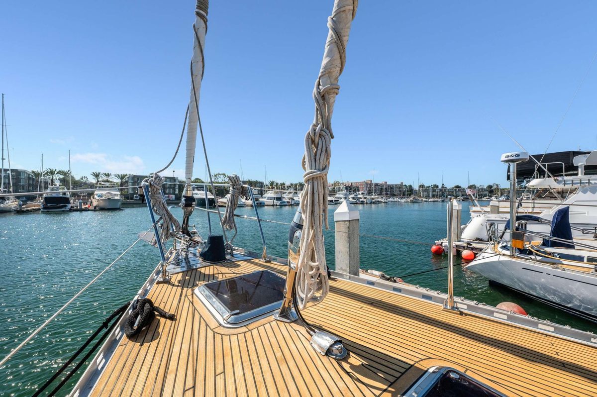 2006 Hylas 70 