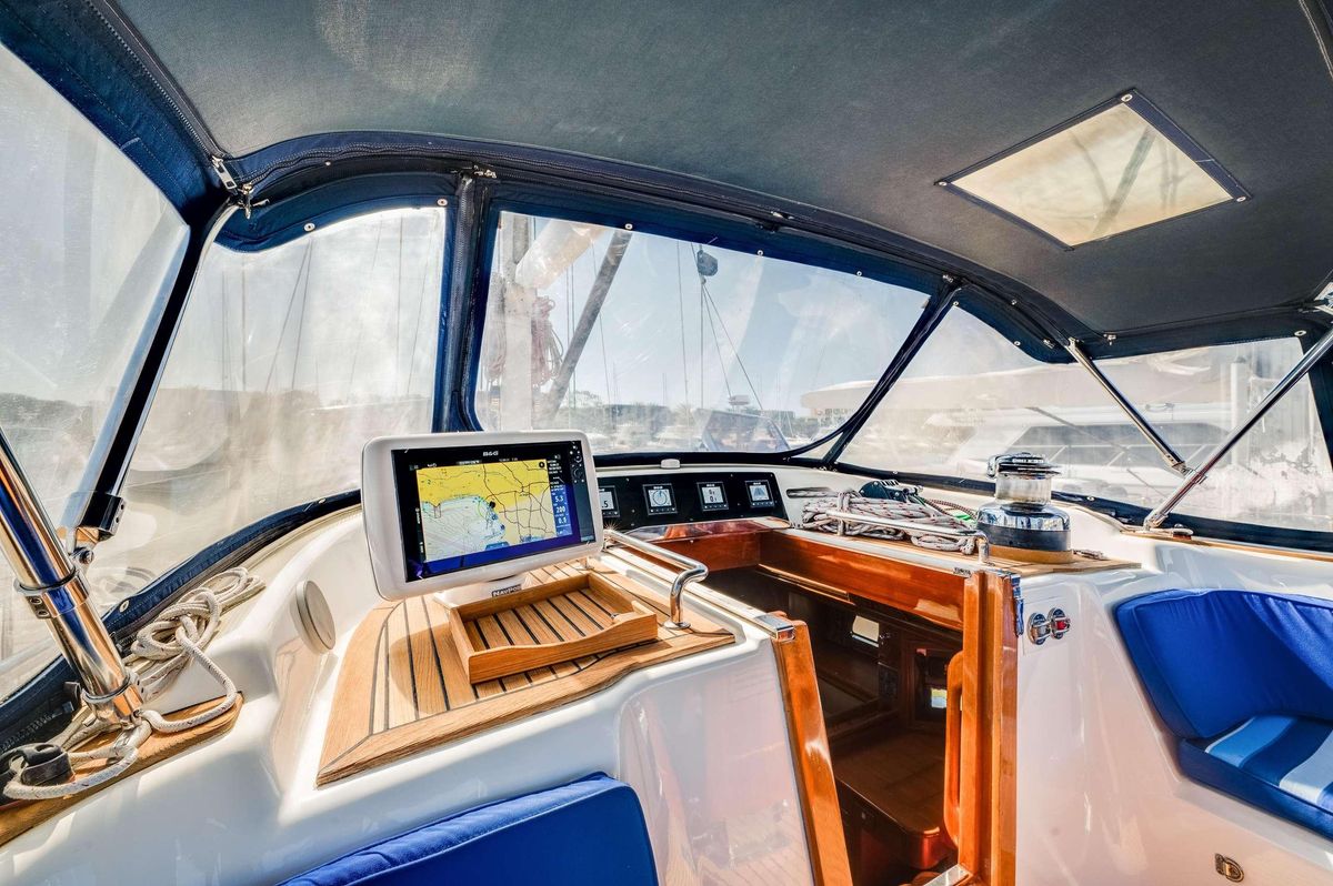 2006 Hylas 70 