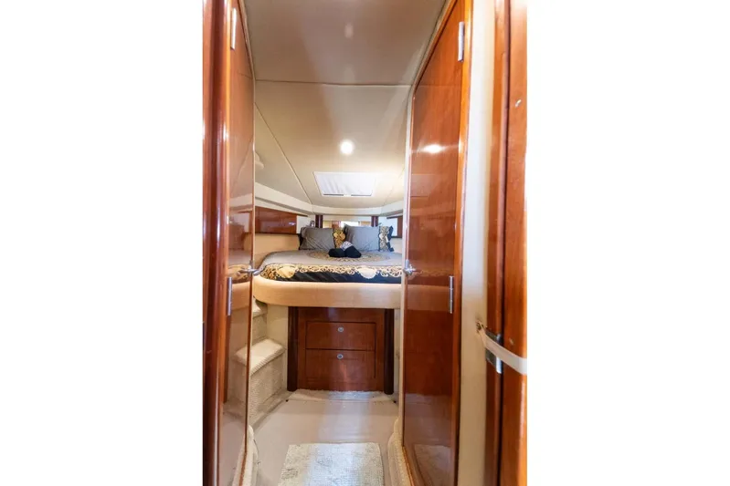  Yacht Photos Pics Luxurious cabin interior of 2005 Sea Ray 425 Sundancer yacht with cozy bedding.