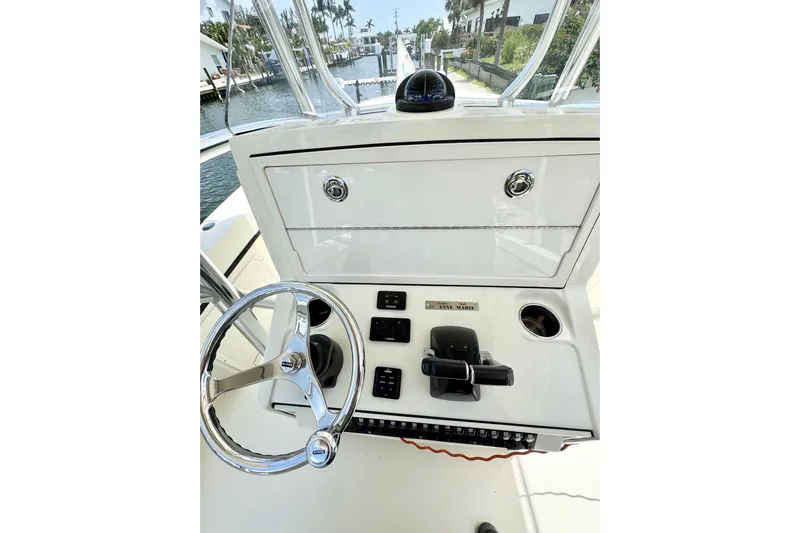  Yacht Photos Pics 2018 Young Boats 27 helm with steering wheel and control panel, dockside view.