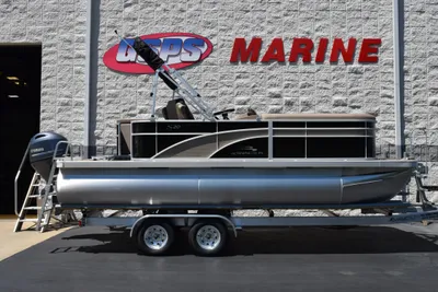 Power Sun Tracker Fishin Barge 20 Dlx Other boats for sale in North America