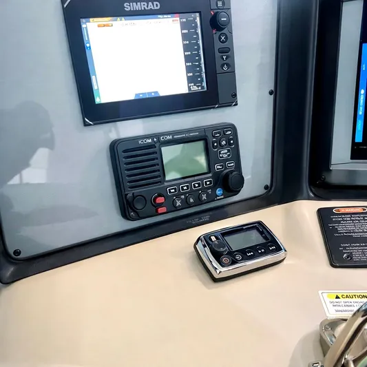 Good Trouble Yacht Photos Pics Navigation Equipment