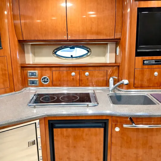 Good Trouble Yacht Photos Pics Galley