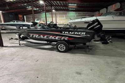 Sun Tracker TUNDRA 18