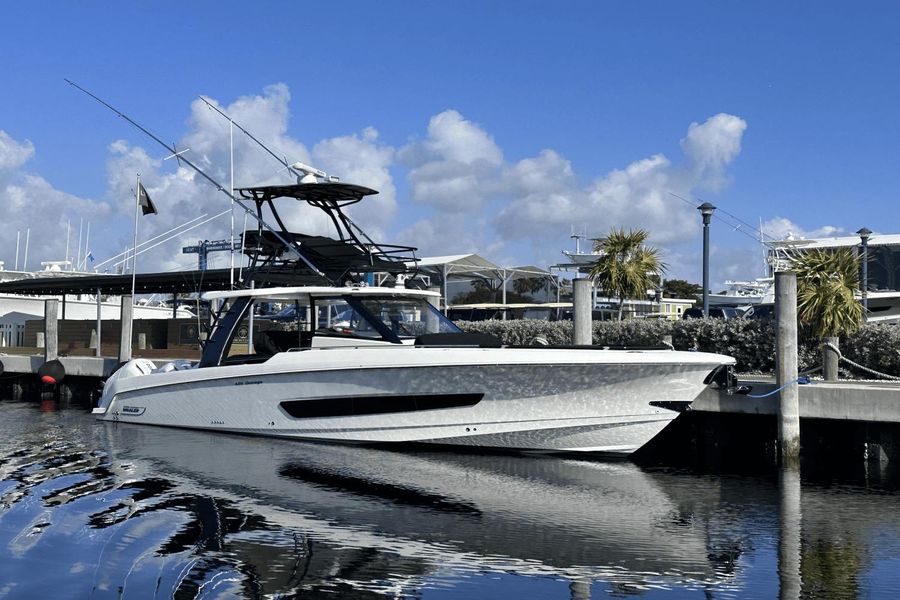 2022 Boston Whaler 420 Outrage