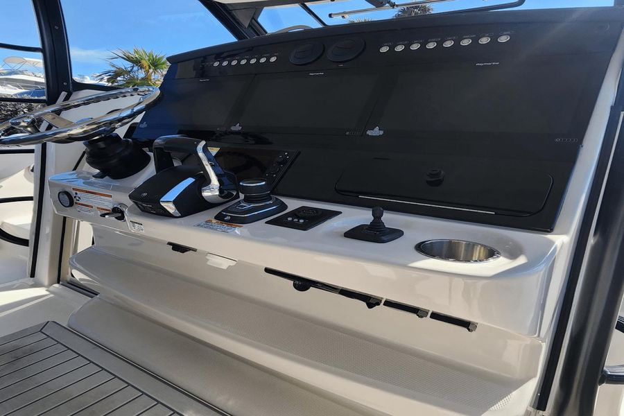 2022 Boston Whaler 420 Outrage