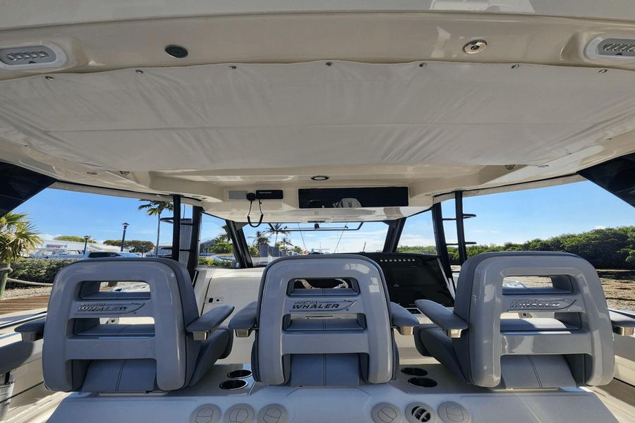 2022 Boston Whaler 420 Outrage