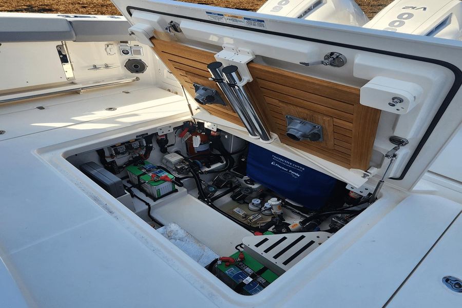 2022 Boston Whaler 420 Outrage