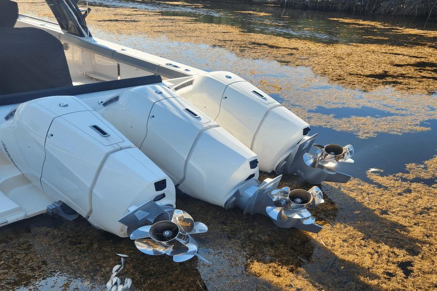 2022 Boston Whaler 420 Outrage