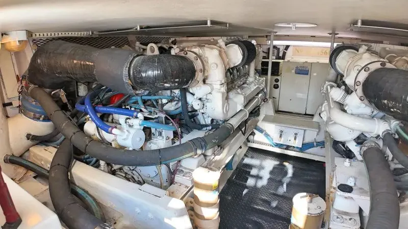  Yacht Photos Pics 1998 Viking 47 Convertible - Image 40