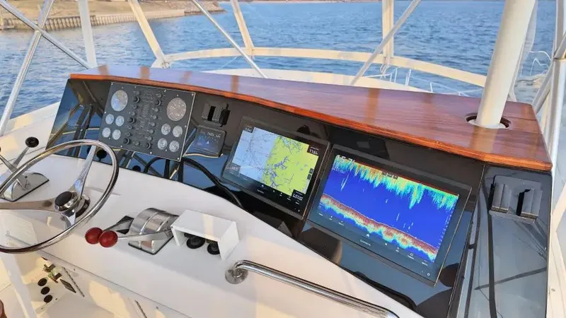  Yacht Photos Pics 1998 Viking 47 Convertible - Image 20