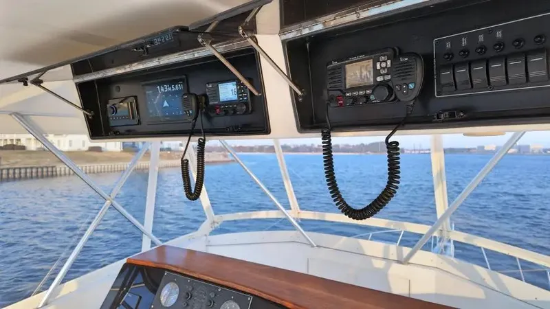  Yacht Photos Pics 1998 Viking 47 Convertible - Image 17