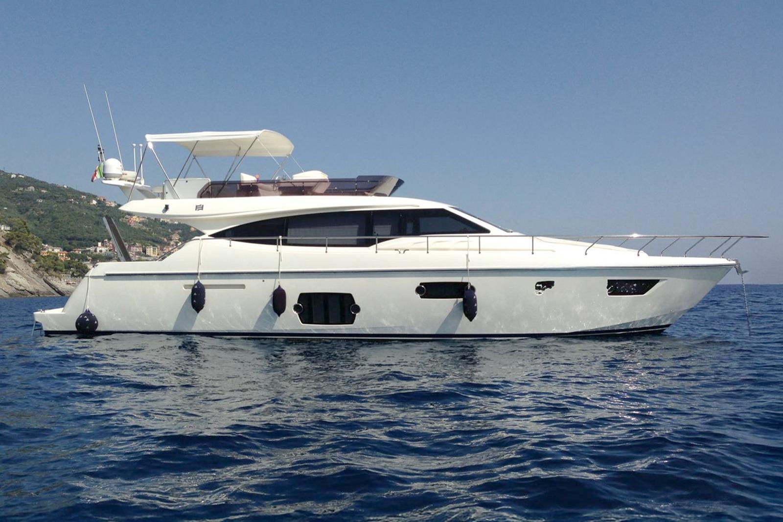 2011 Ferretti Yachts 570
