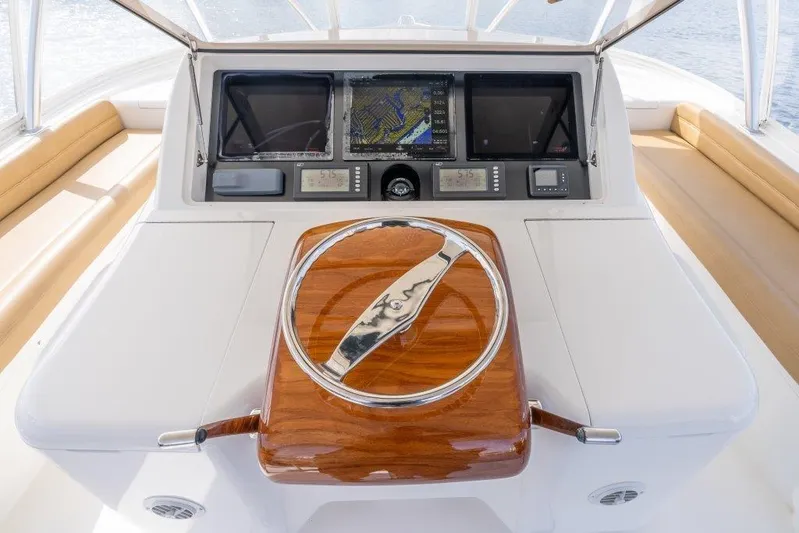 No Collars Yacht Photos Pics 2015 Viking 66 No Collars - Helm