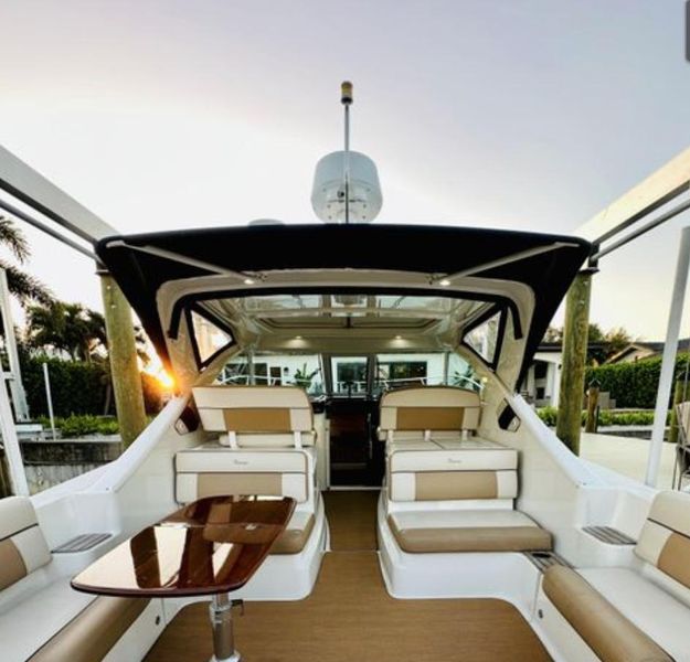 2014 Tiara Yachts Coronet