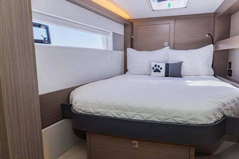 Mabinti Yacht Photos Pics 2024 Leopard 40 Powercat cabin with cozy bed and modern design.