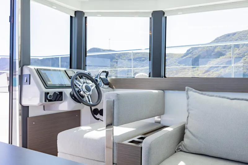 Mabinti Yacht Photos Pics 2024 Leopard 40 Powercat interior with modern helm and comfortable seating.