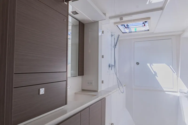 Mabinti Yacht Photos Pics 2024 Leopard 40 Powercat bathroom with modern fixtures and sleek cabinetry.