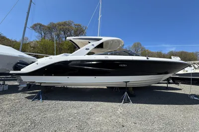 Sea Ray SLX 310 Outboard