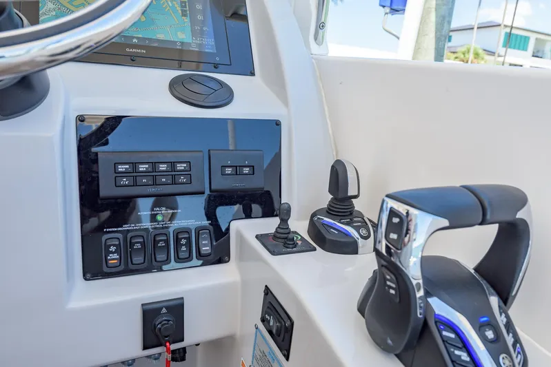  Yacht Photos Pics 2024 Regal 33 SAV boat dashboard with Garmin navigation and Yamaha controls.