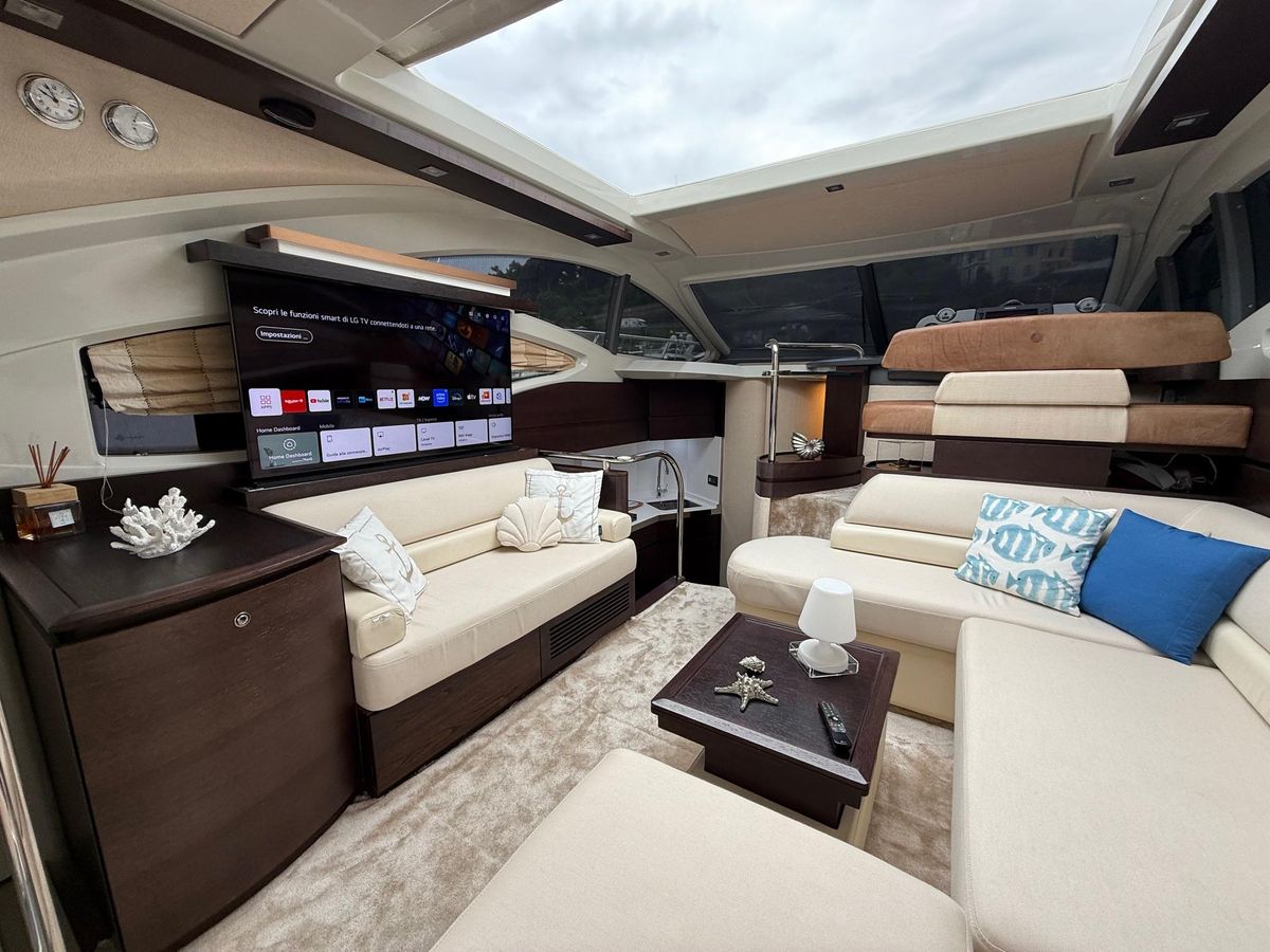 2011 Azimut 43 