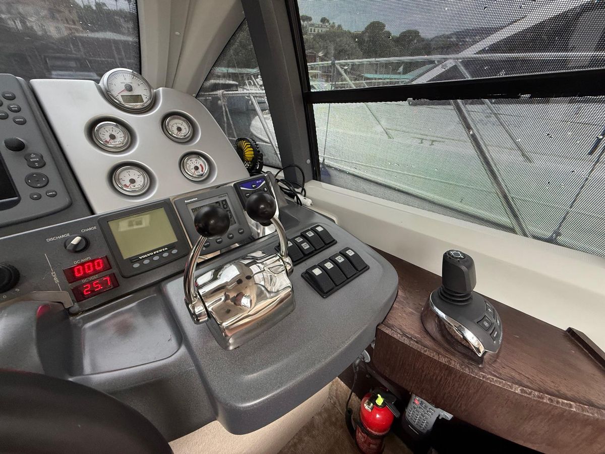 2011 Azimut 43 